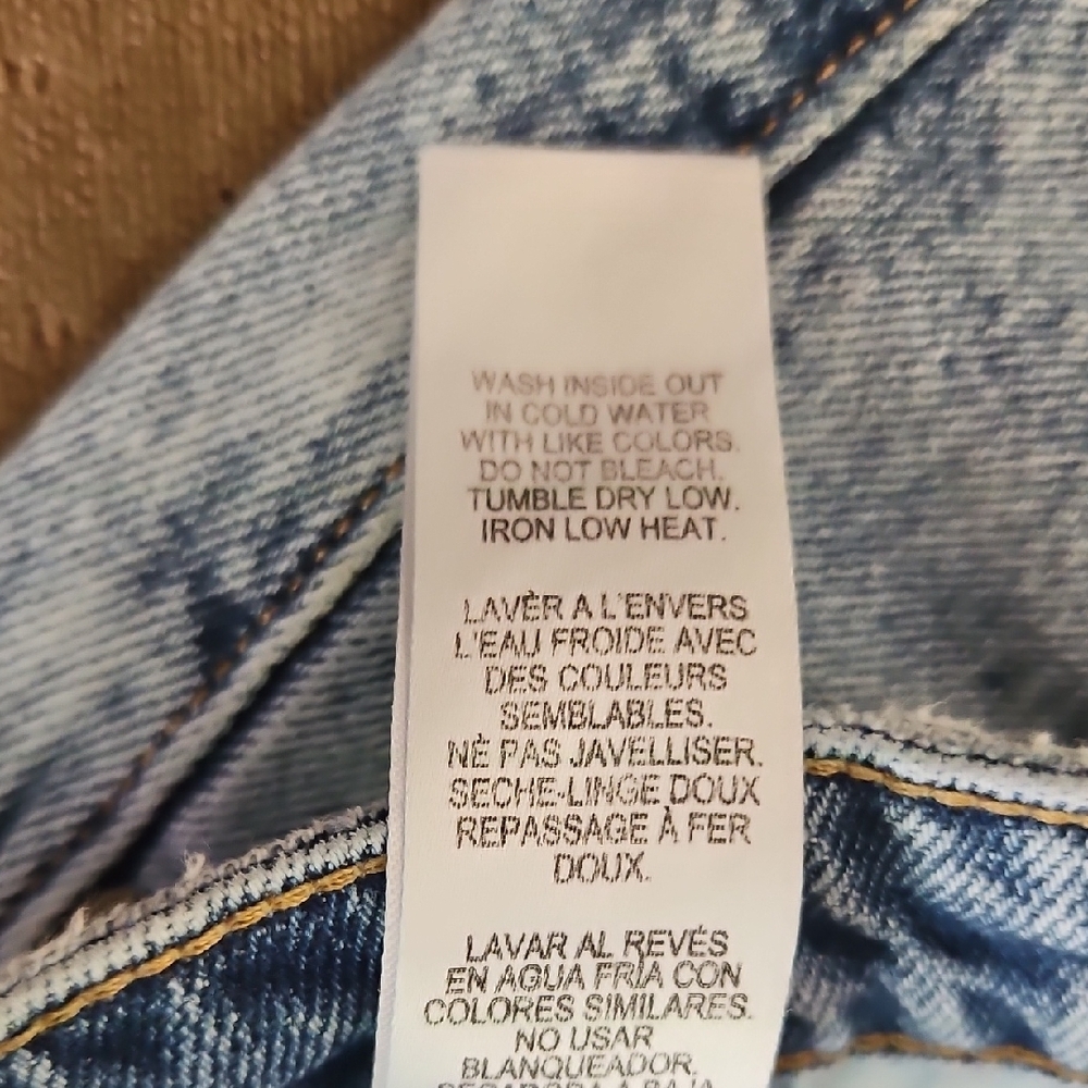 Good American Distressed Denim Shorts Size 14 - Picture 6 of 8